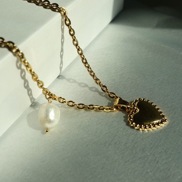 Fresh water pearl and heart pendant non tarnish gold necklace -stainless steel - Picture 1 of 4